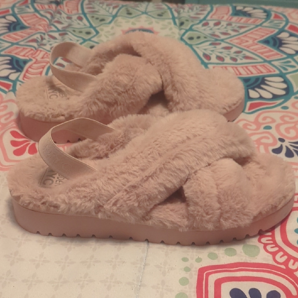 Cozy Women's Fuzzy Slippers